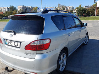 Toyota Avensis Verso foto 4