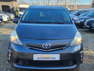 Toyota Prius v foto 2