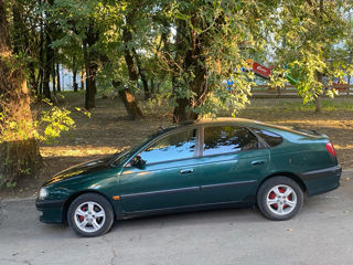 Toyota Avensis foto 2