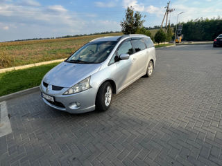 Mitsubishi Grandis foto 2