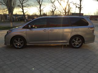 Toyota Sienna foto 5