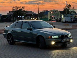 BMW 5 Series foto 8