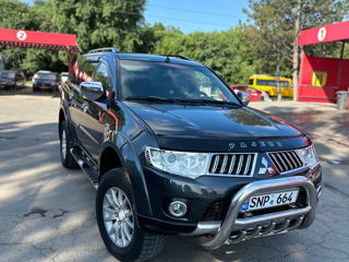 Mitsubishi Pajero Sport foto 2