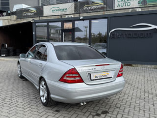 Mercedes C-Class foto 3