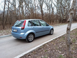 Ford Fiesta foto 6