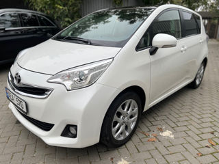 Toyota Verso-S foto 2