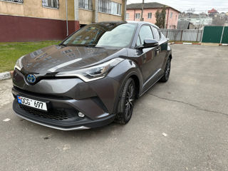 Toyota C-HR foto 2