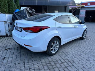 Hyundai Elantra foto 3