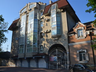 Penthouse apartament, Chisinau, sector Centru, 6 camere, 3 bai, debara, bucatarie, 2 nivele, etc. foto 9