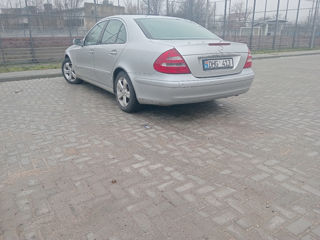 Mercedes E-Class foto 2