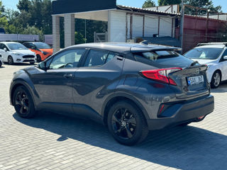 Toyota C-HR foto 2