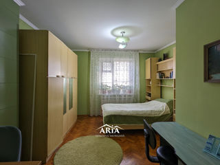 Vând casă în Chișinău, Centru, 8 ari, 196m, 4 dormitoare, garaj, saună, grădină foto 8