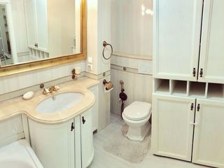 Apartament în bloc de elită, design clasic! foto 8