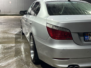 BMW 5 Series foto 2