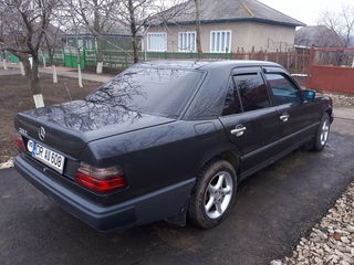 Mercedes Series (W124) foto 2