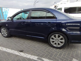 Toyota Avensis foto 2