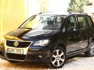 Volkswagen Touran foto 1