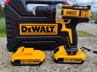 Новый ударный шуруповёрт DeWalt 24v с насадками в наборе. 2 аккумулятора зарядка foto 2