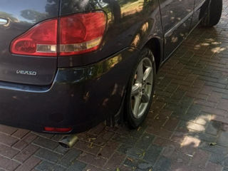Toyota Avensis Verso foto 4