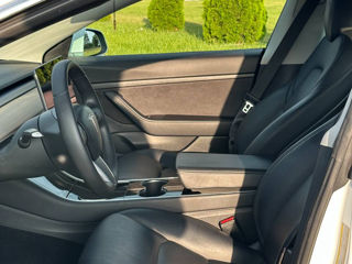 Tesla Model 3 foto 3