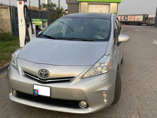 Toyota Prius v