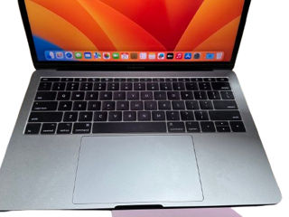 Apple MacBook Pro (A1708) / 13.3" / 16 GB RAM / 256 GB SSD / 307 battery cycle foto 2