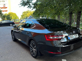 Skoda Superb foto 1