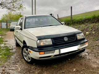 Volkswagen Vento foto 2