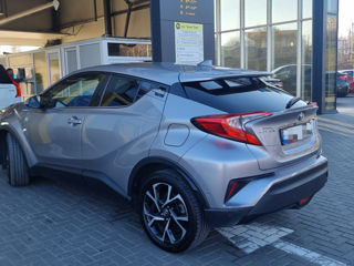 Toyota C-HR foto 2