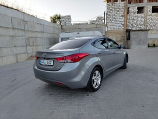 Hyundai Elantra foto 6