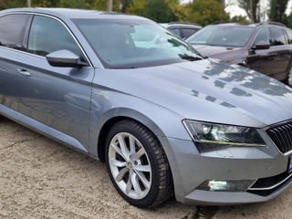 Skoda Superb foto 2