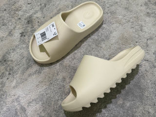 Adidas Yeezy slides cream 43