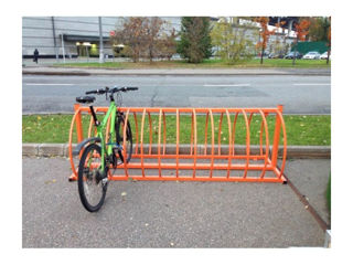 Велопарковки / Parcari biciclete trotinete foto 2
