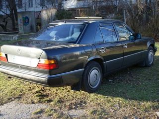 Mercedes Series (W124) foto 2