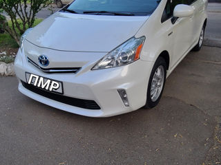 Toyota Prius v