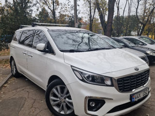 KIA Carnival foto 2