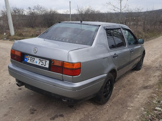 Volkswagen Vento foto 4