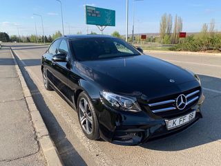 E Class W213 2017 alb/negru (белый/черный) foto 4