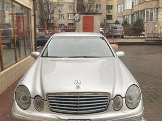 Mercedes E-Class foto 2