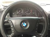 BMW 5 Series foto 3