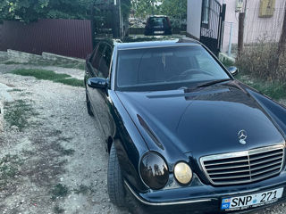 Mercedes E-Class foto 2