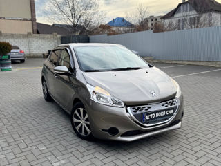 Peugeot 208 foto 2