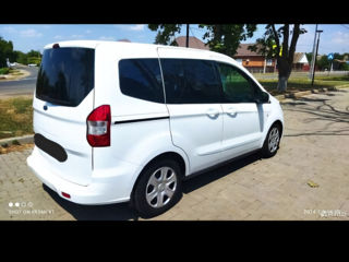 Ford Tourneo Courier foto 2