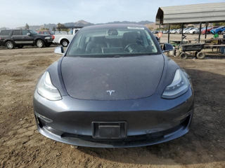 Tesla Model 3 foto 2