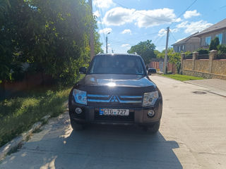 Mitsubishi Pajero foto 1