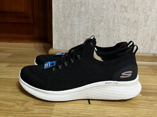 Vând adidași firma Skechers