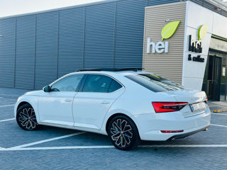 Skoda Superb foto 2