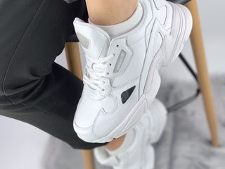 Adidas Falcon white женские foto 2