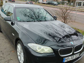 BMW 5 Series Touring foto 3