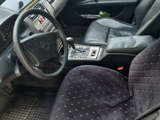 Mercedes E-Class foto 1